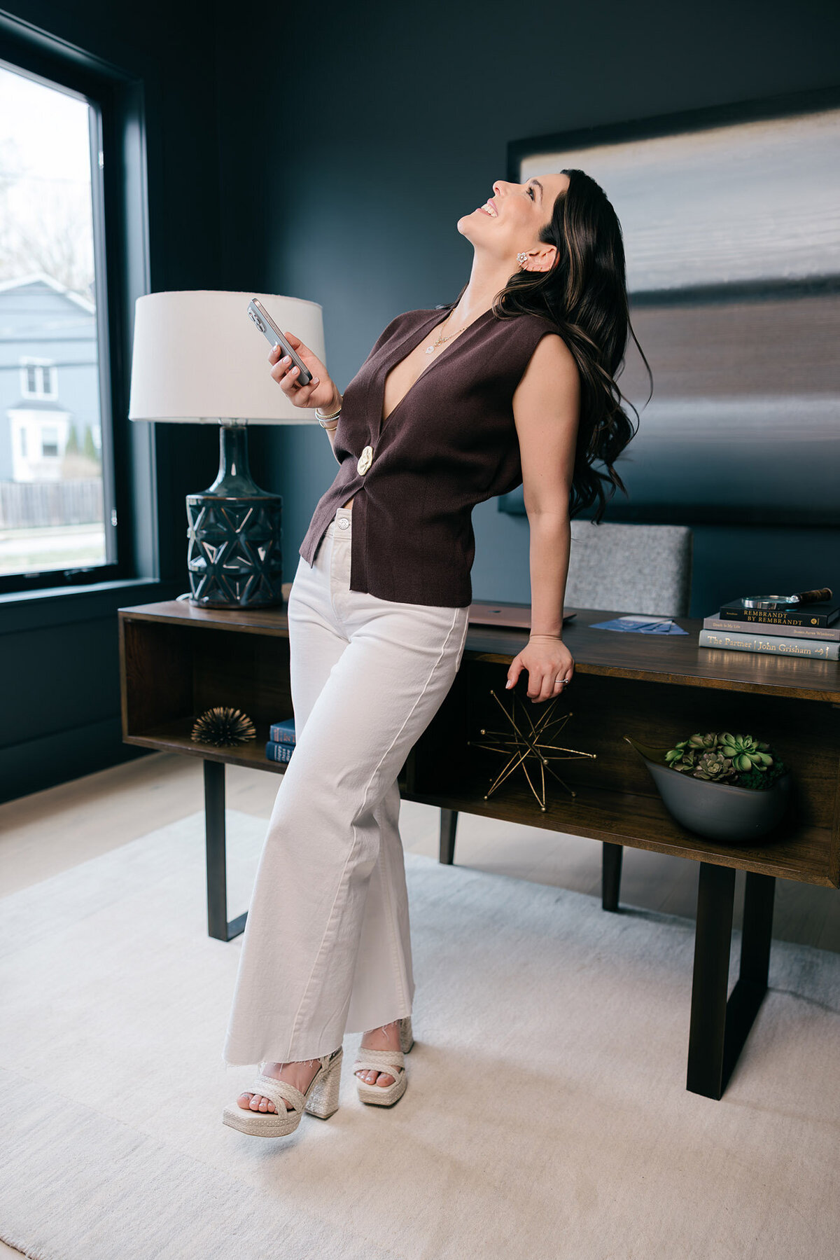 val-branding-photoshoot-woman-office-shot