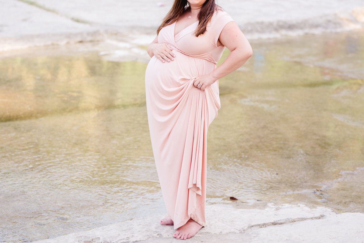 outdoor maternity photographer austin