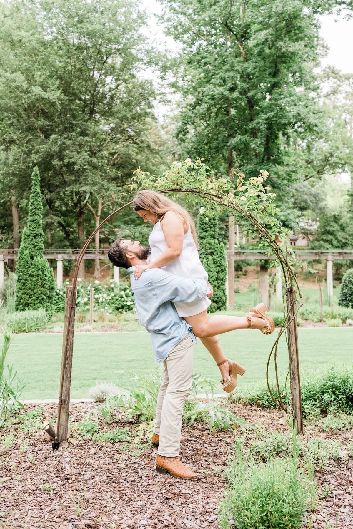 Elli-Row-Photography-CatorWoolford-Gardens-Engagement_3181