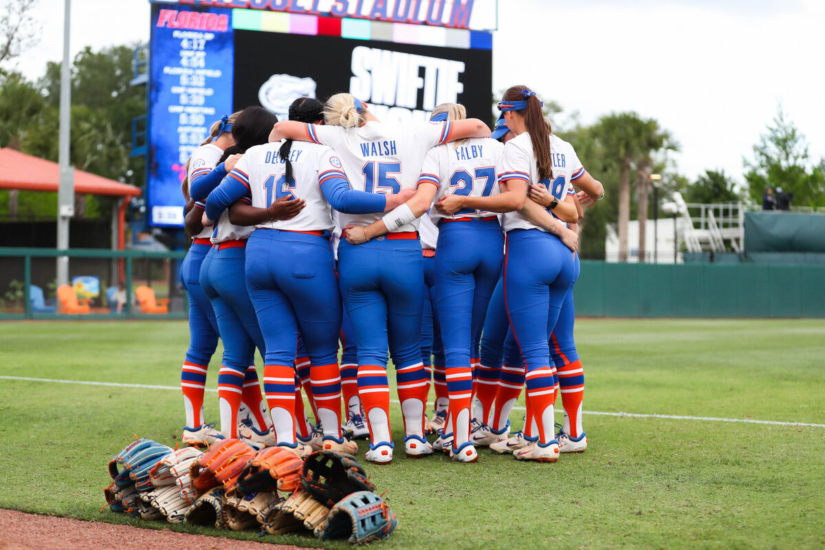 230412_SoftballUNF_9633_BryceMitchell