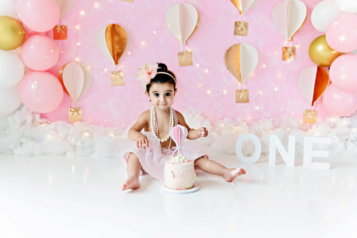 Hot Air Balloon theme cake smash photographer session in Burlington, ON