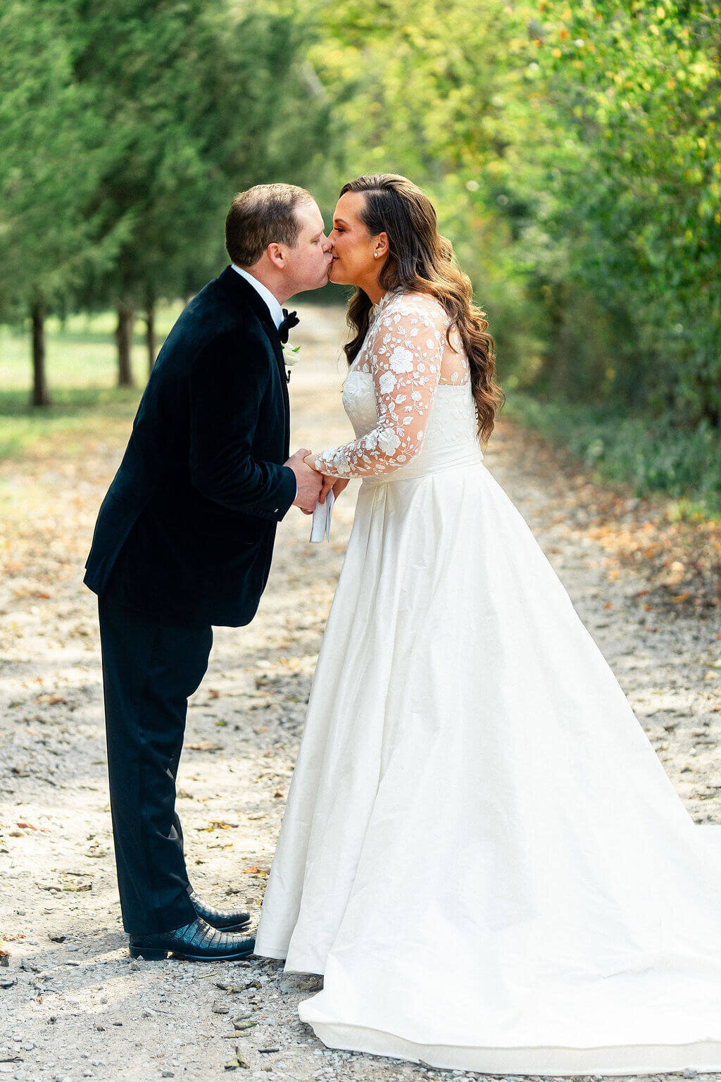 21.elegant-barn-wedding-greenery-gold-modern-vintage-events-southall-meadows