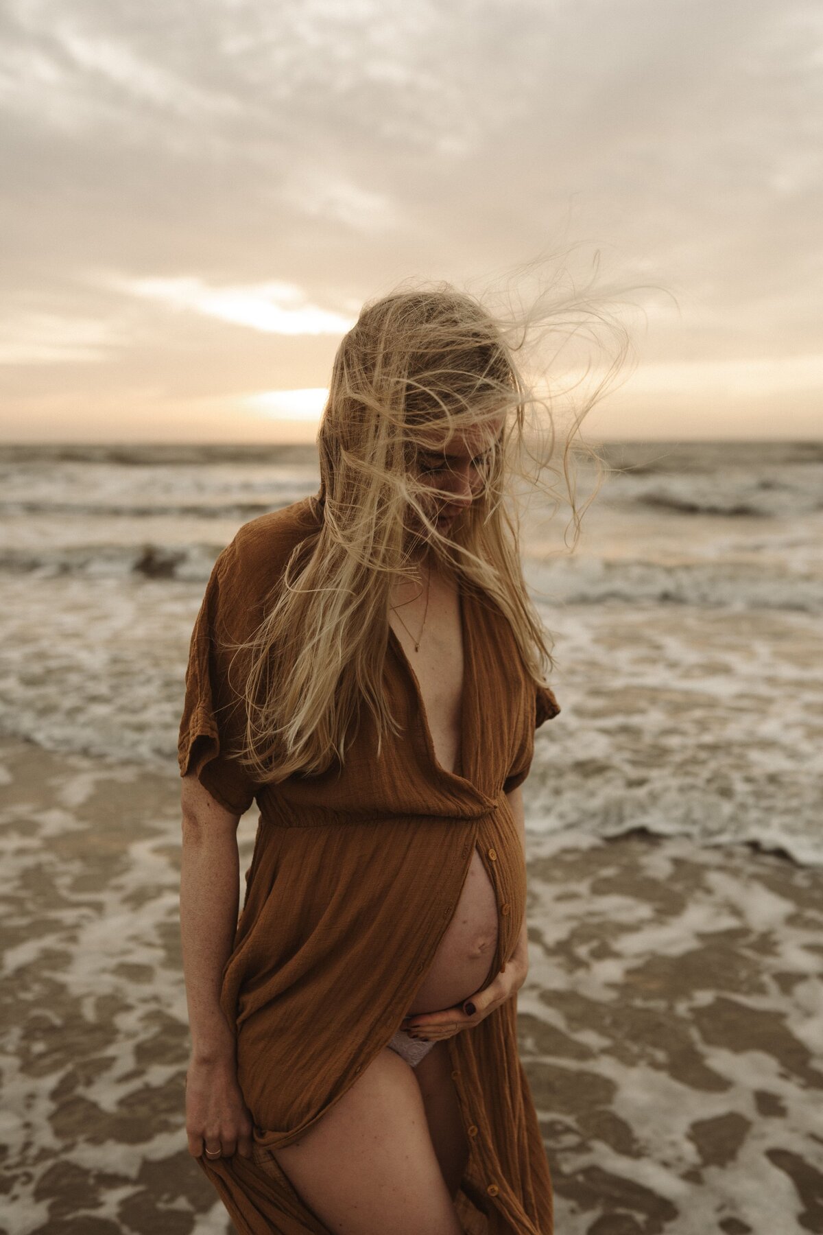 Zwangerschapshoot alkmaar zwanger baby fotoshoot fotograaf strand