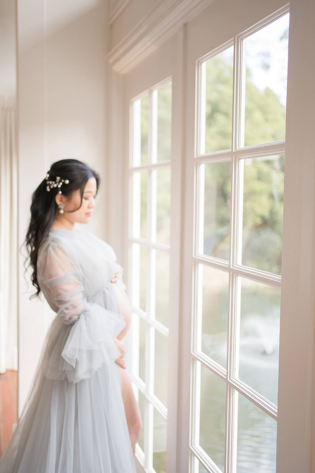Embrace pregnancy at Gold Coast's Kwila Lodge, a scenic spot for maternity, engagement, pre-wedding photography