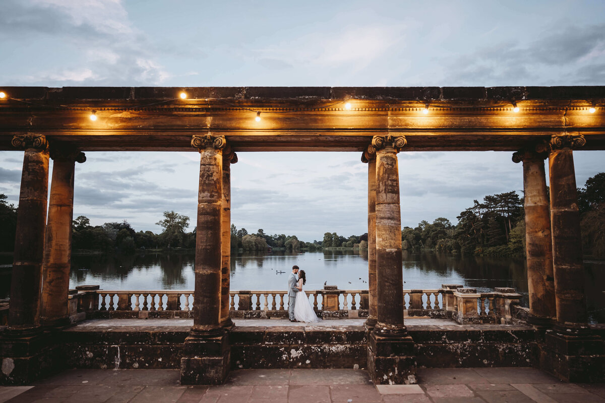hever-castle-golden-hour-wedding-couple-loggia-kent