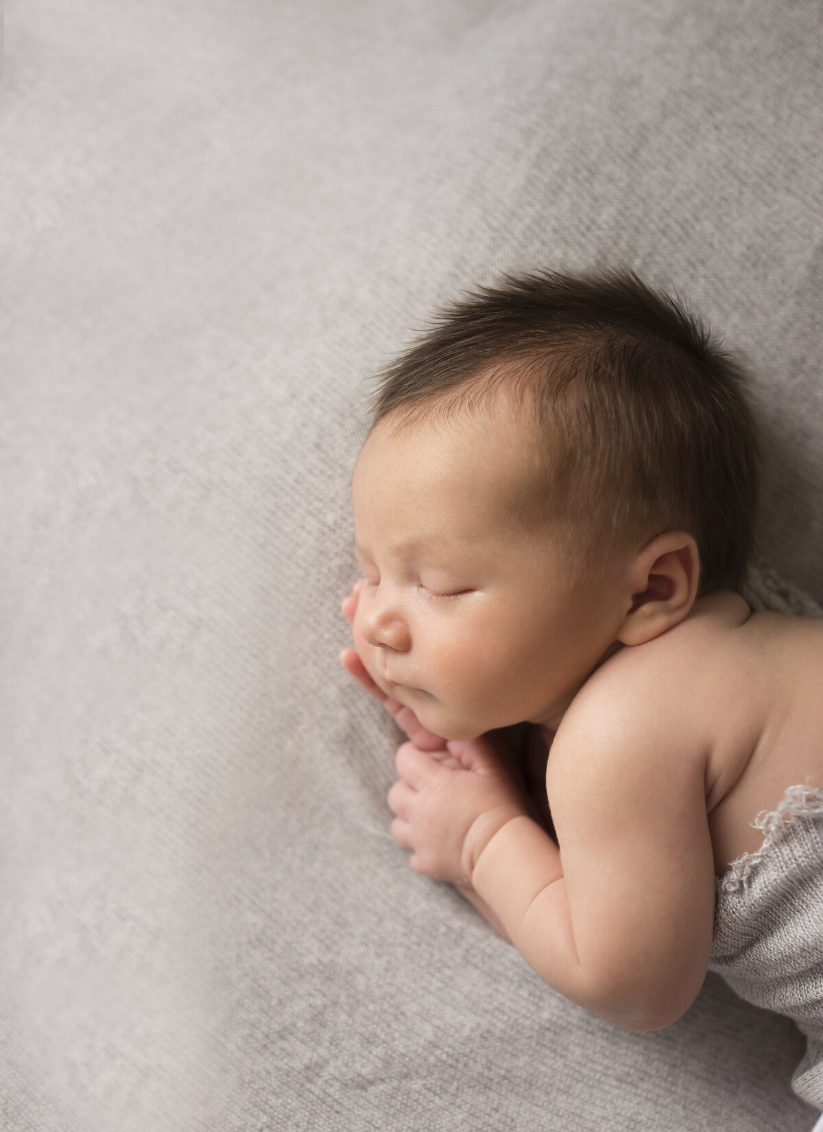 gray, sweet baby hair, sleepy pose, newborn session