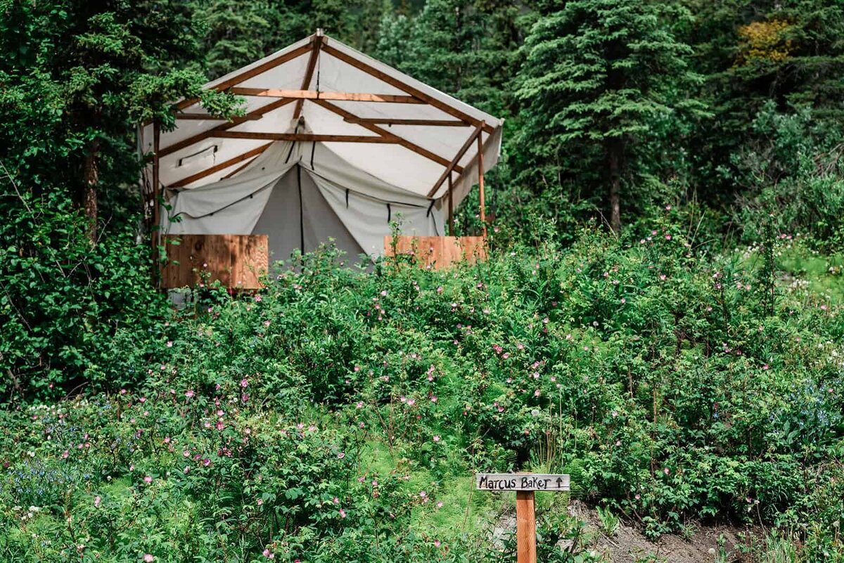 photographer-for-best-venue-in-alaska-for-destination-wedding-with-family-Alpenglow-Luxury-Glamping-5-Soul-and-Sky-Weddings