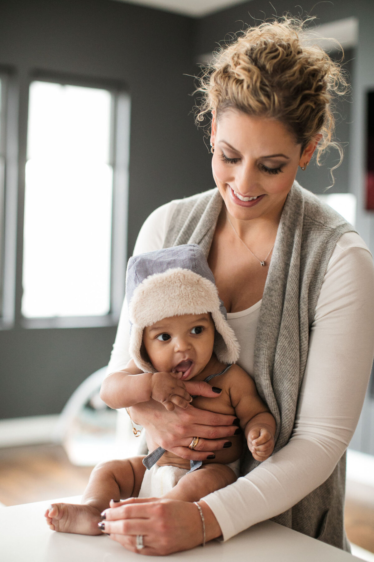 candid-natural-boston-newborn-family-photographer-zev-fisher-025
