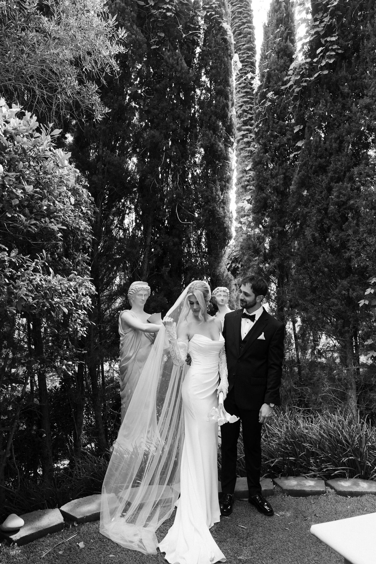 42_riskyexposure_maddie-noah_las-vegas-elopement-photography