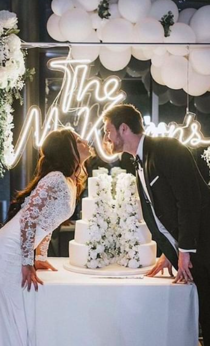 custom-led-neon-surname-wedding-sign-by-ellis-signs