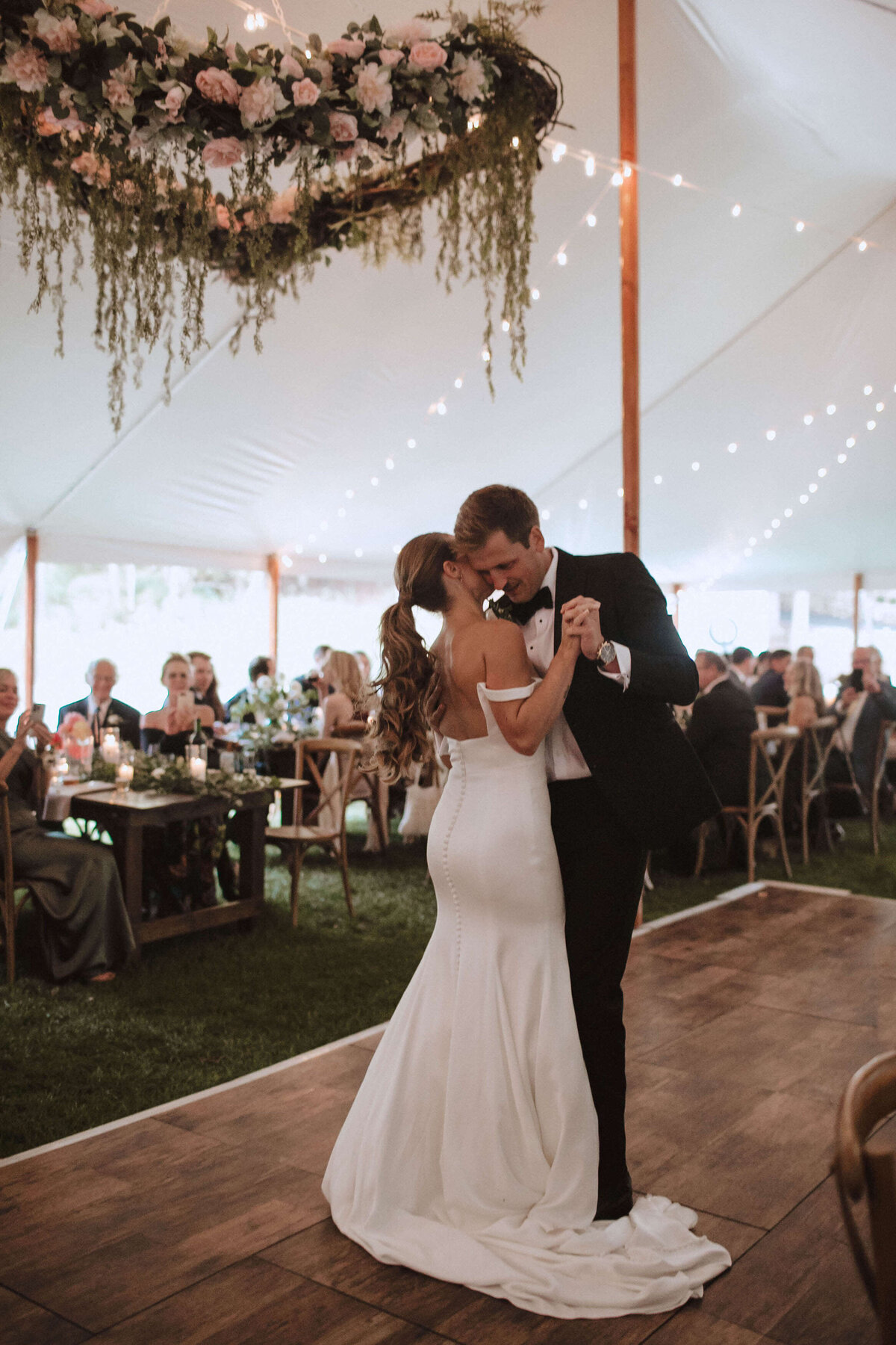 manitowoc-backyard-wedding-nikki-n-photography-725