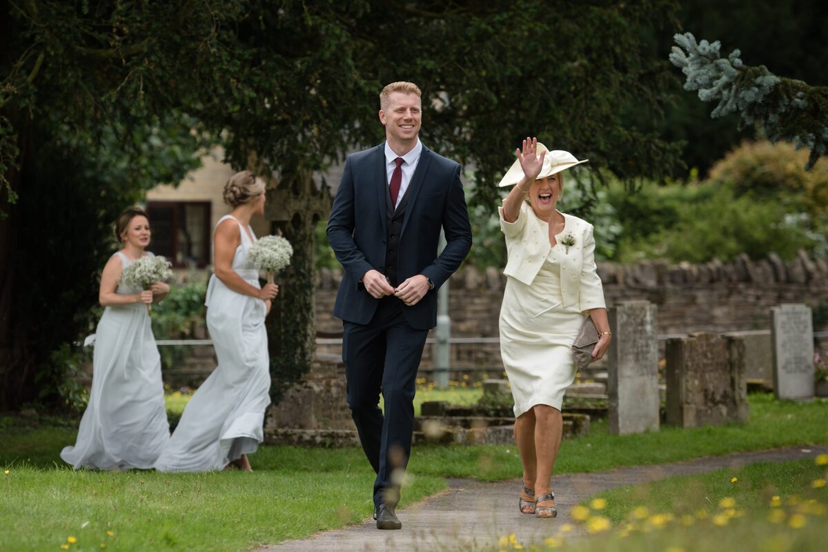 Two-wedding-photographer-team-1004