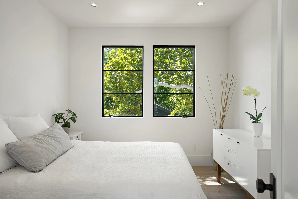 5505-woodrow-ave-bedroom-1