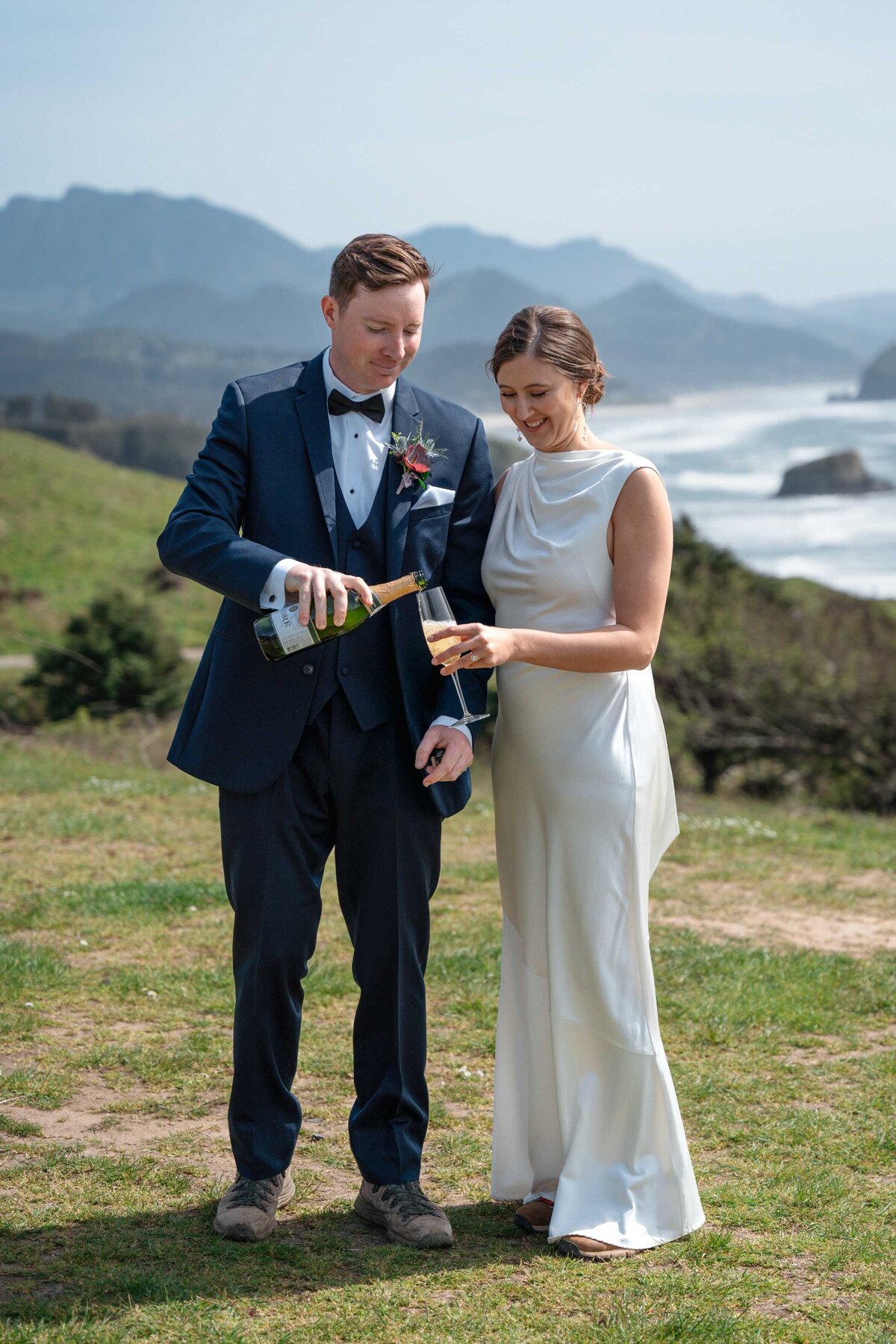 ecola-point-view-elopement-wedding-picnic-9