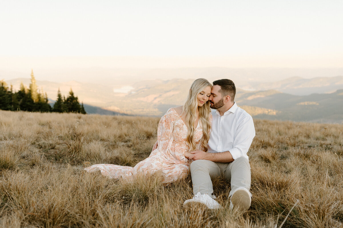 fall_golden_hour_engagement_session_mount_spokane_01