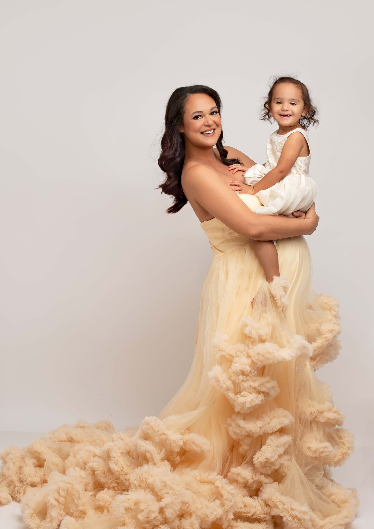 pregnancy pictures with mom and toddler in big dress Phoenix Arizona