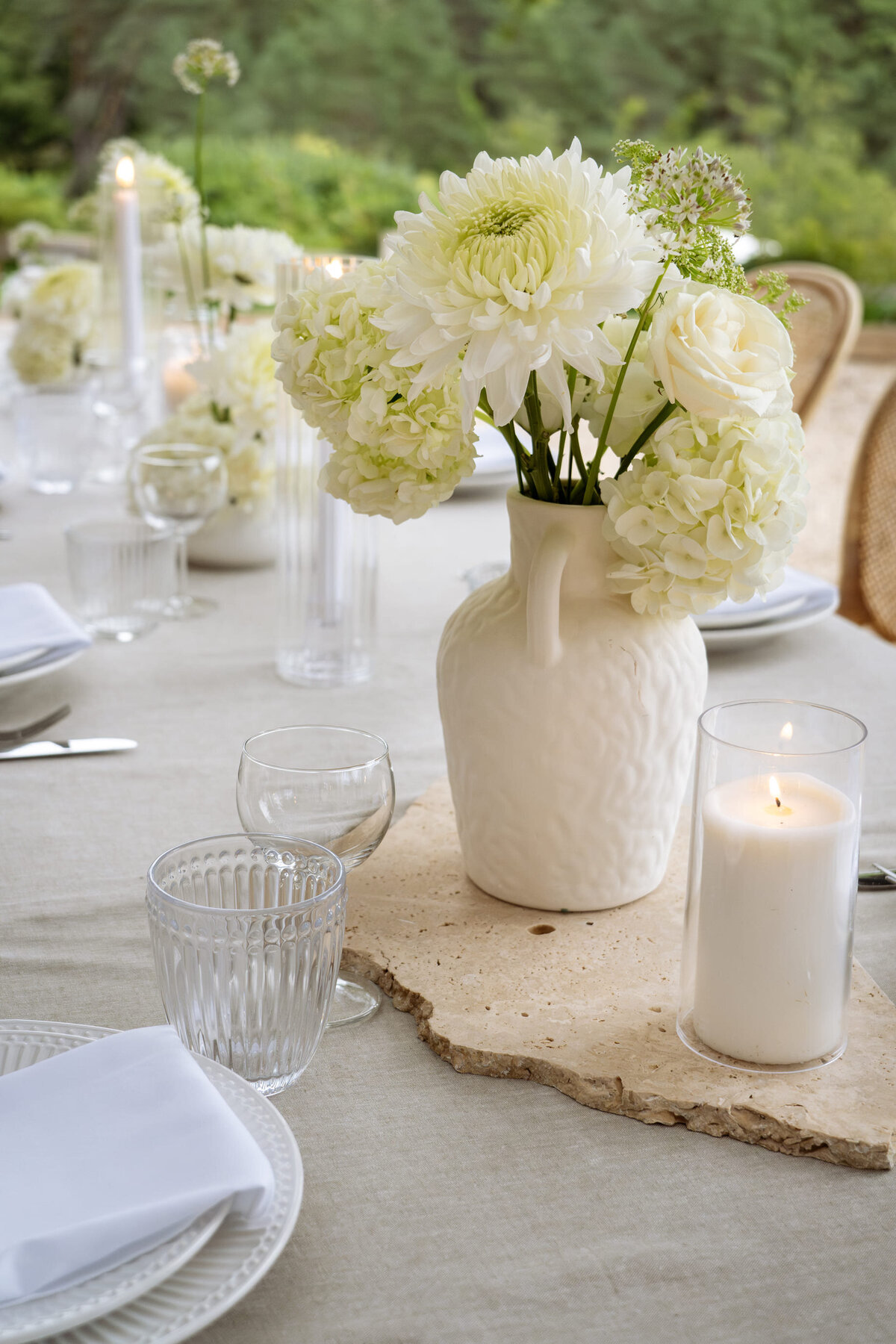 White-wedding-tablescape