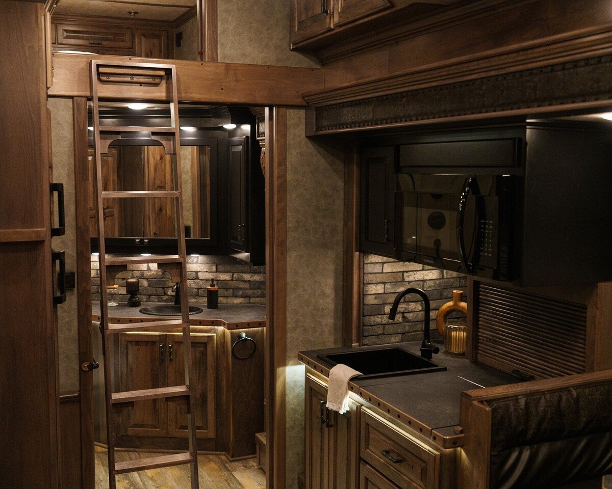 luxury-horse-trailer-kitchen-missouri-7