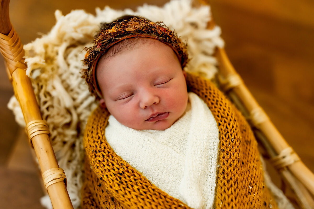 Lifestyle newborn session in home | Burleson, TX Newborn Photographer