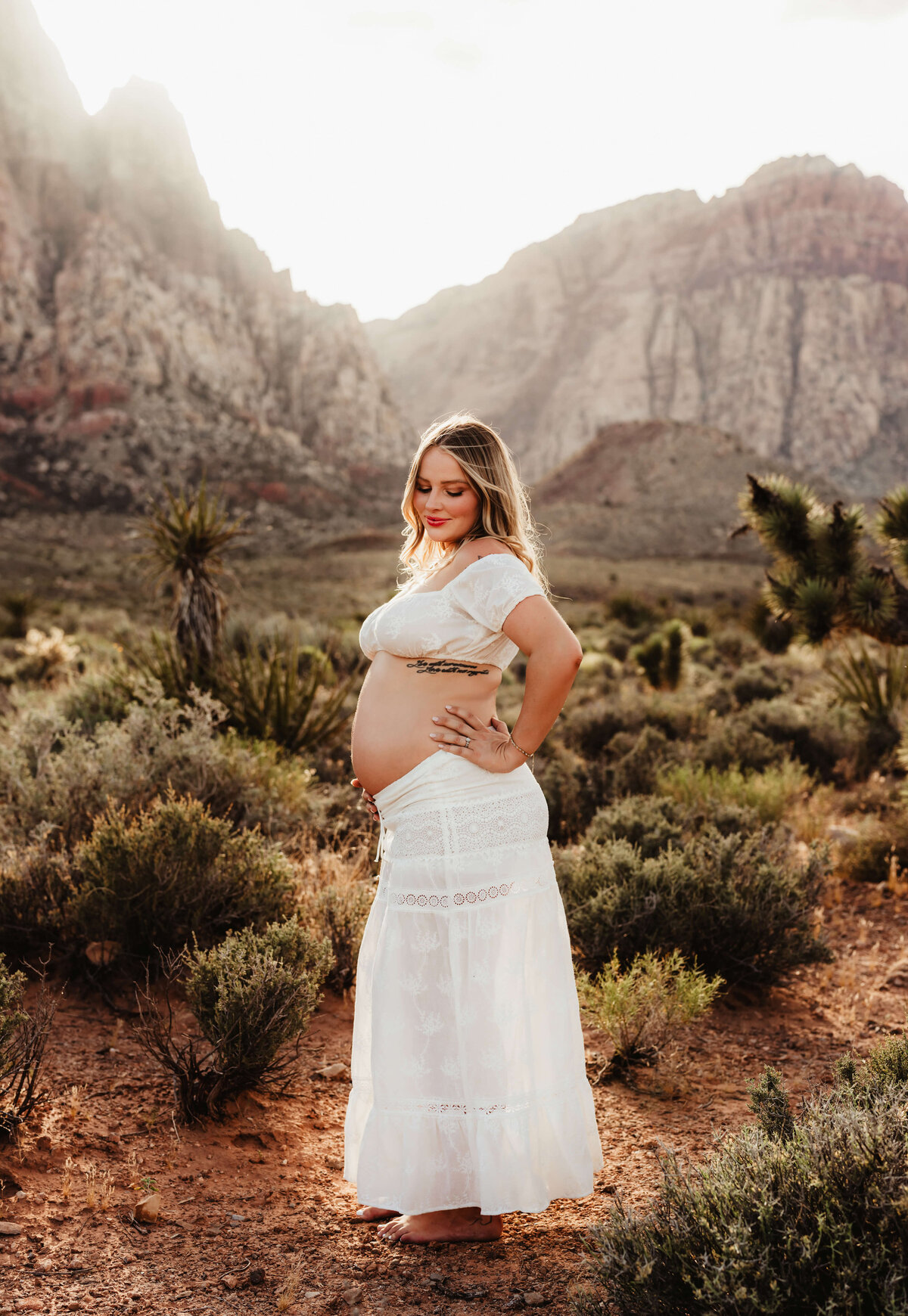 maternity-session-with-cream-dress