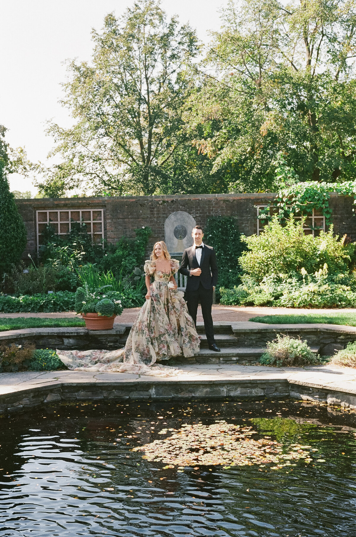 Berlez-Aspen-Avenue-Chicago-Wedding-Photographer-Engagement-Session-Chicago-Botanic-Garden-Selkie-Luxury-Editorial-Film-27