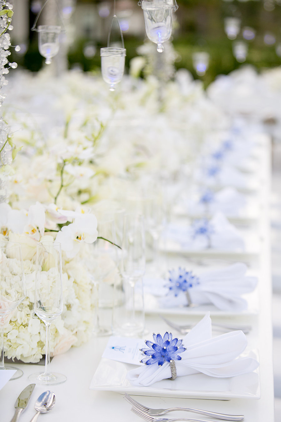 jupiter wedding with blue and white details