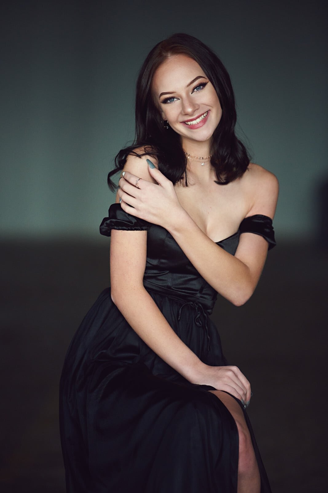 Elegant Senior Portrait of Smiling Young Woman by Senior Picture Photographer-19