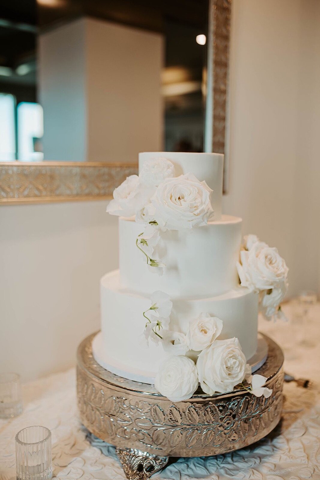 white-wedding-cake