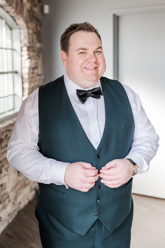 groom-buttoning-vest