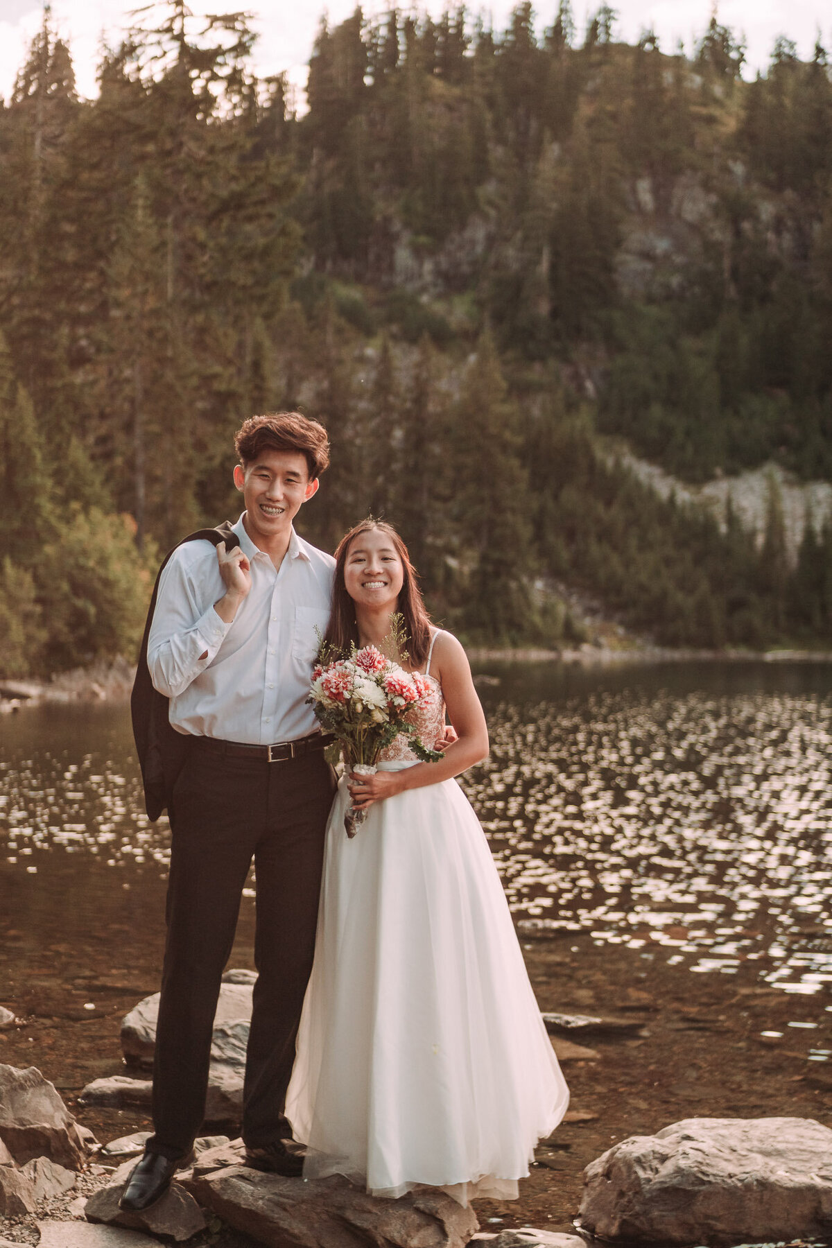 Joyce Li Photography Destination Wedding Elopement Engagement Lifestyle Portrait Photographer West Coast Seattle Washington California snowlakeengagement-4