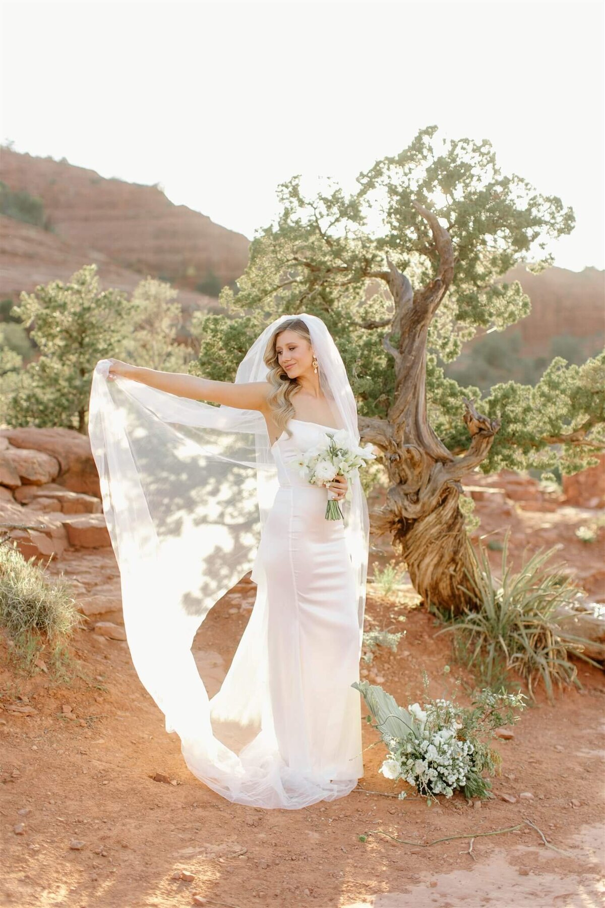 tinted-events-design-and-planning-sedona-wedding-bridal-portrait-7-photography-memories-by-lindsay-destination-wedding-planning