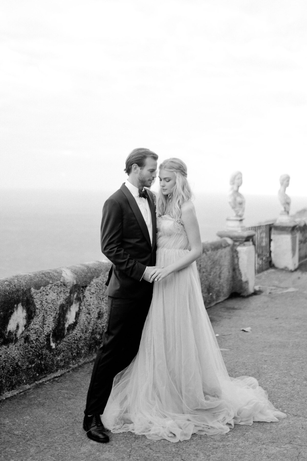 068_Villa_Cimbrone_Amalfi_Coast_Luxury_Wedding_Photographer (68 von 101)_Flora and Grace is a luxury wedding photographer at the Amalfi Coast. Discover their elegant and stylish photography work at the Villa Cimbrone.