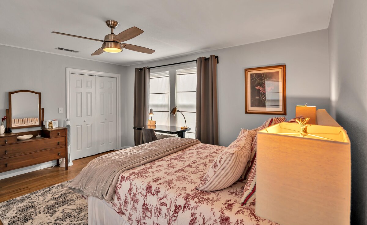 Spacious bedroom with adjustable desk space in this three-bedroom, two-bathroom vacation rental house with free Wifi, fully equipped kitchen, office space, and room for six in downtown Waco, TX.
