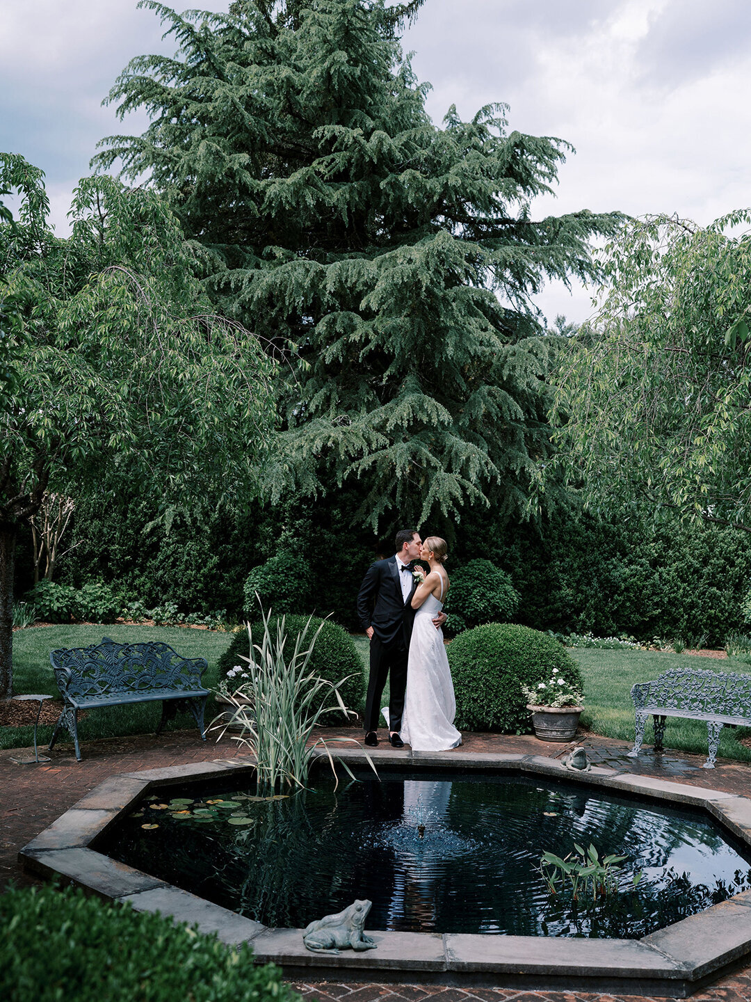 KathleenRob5-3-25GlenstoneGardenVA-VickiGraftonPhotography-285