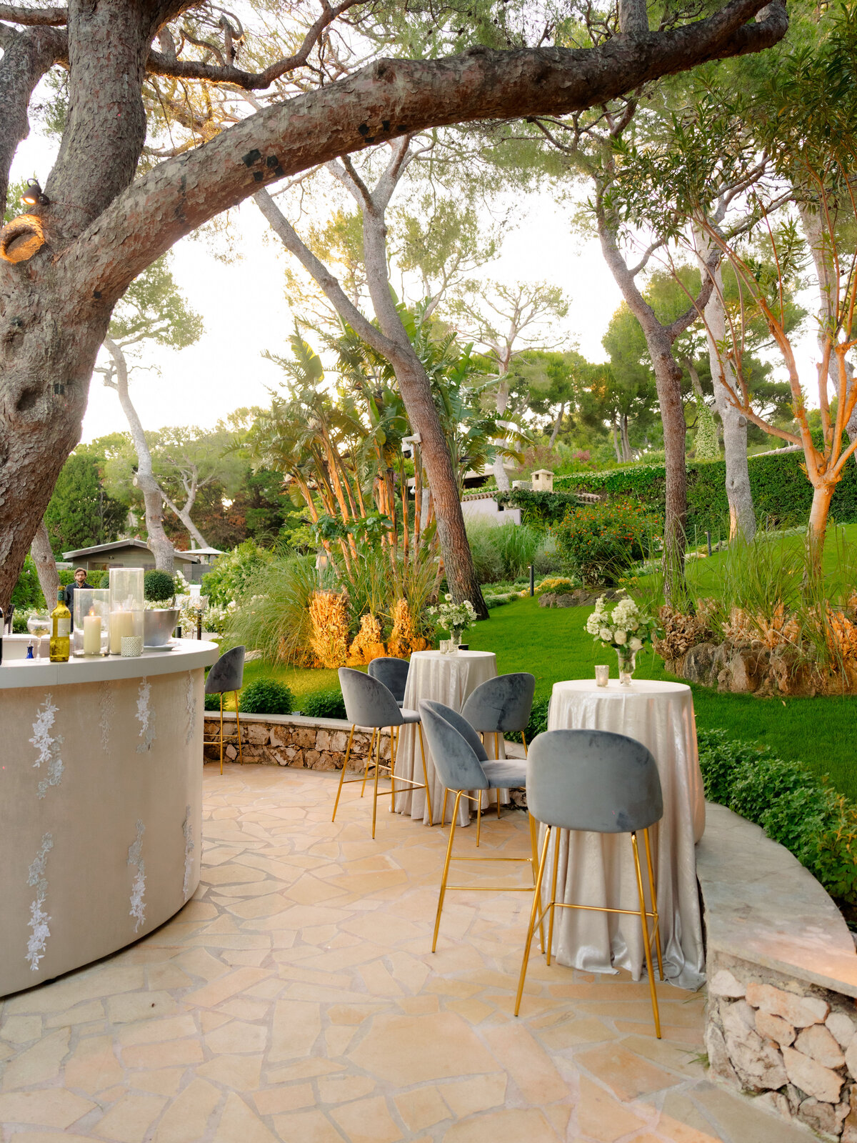 Elegant cocktail reception at Le Grand Hôtel du Cap Ferrat