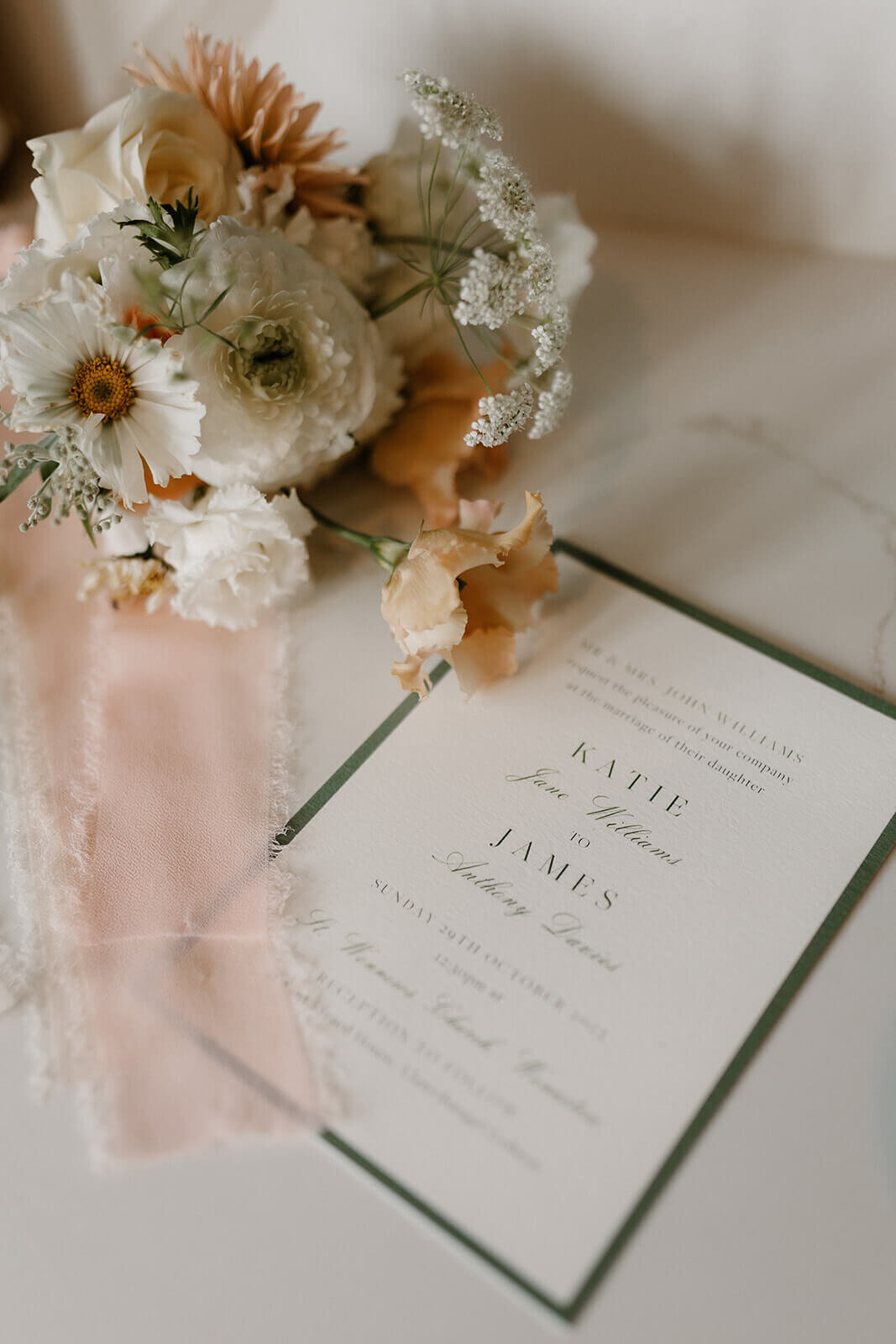 Issy-and-Bella-Floral-Design-Wedding-Florist-Herefordshire-Sant-Ffraed-House2