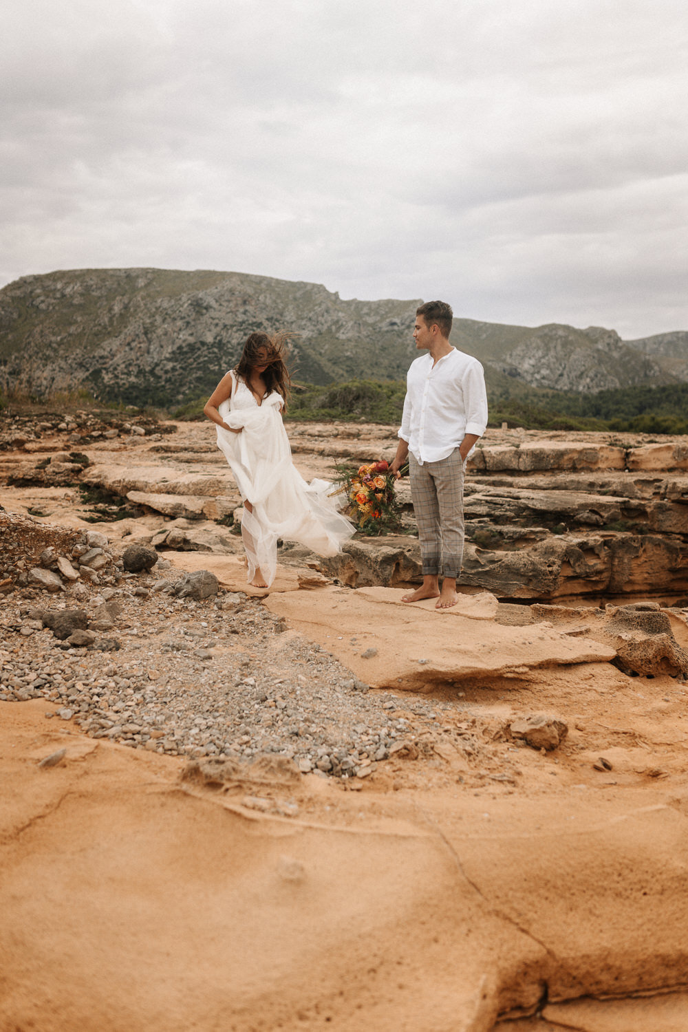 Brautpaars an der Küste von Mallorca