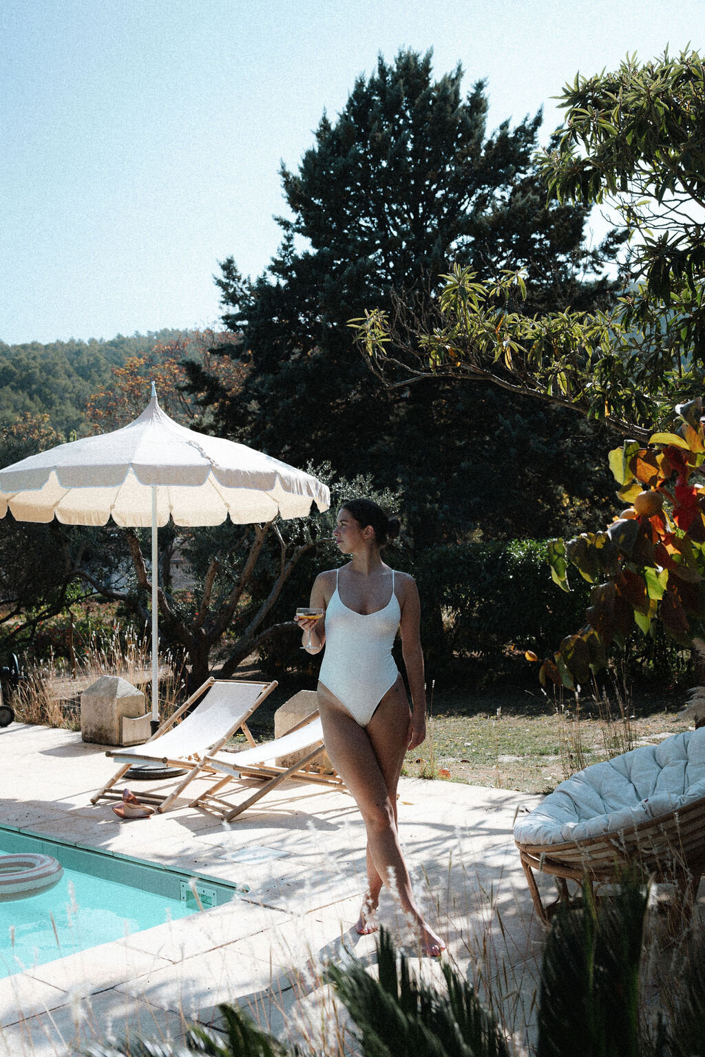 elegant-bride-near-pool-french-chateau2