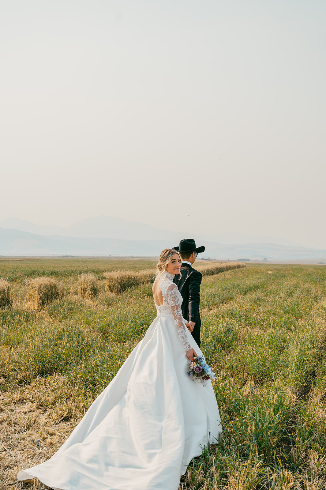 presley-gray-photo-Deerlodge-rustic-western-Montana-wedding-4115