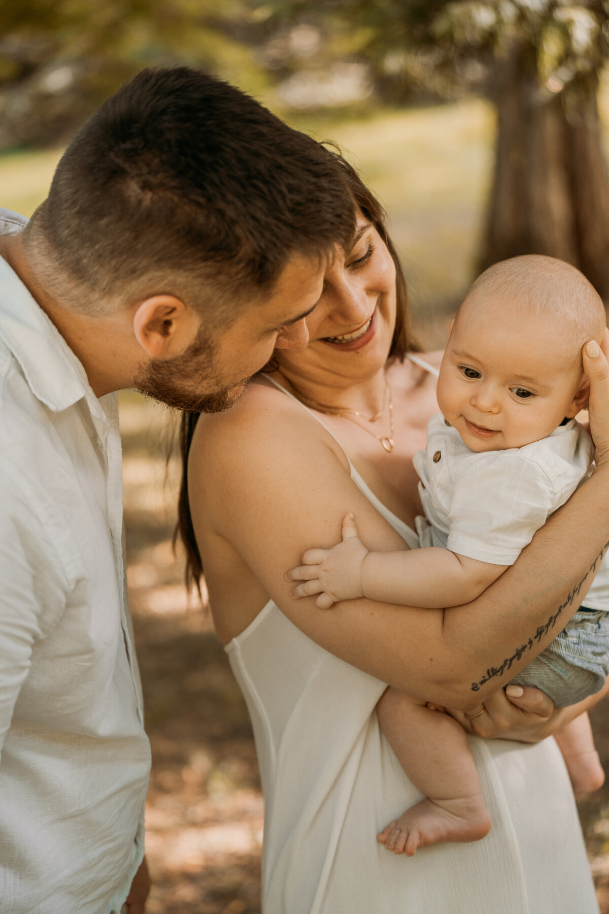 photographe gien nouveau ne naissance seance photo bebe famille foret portrait aurore photographe 7