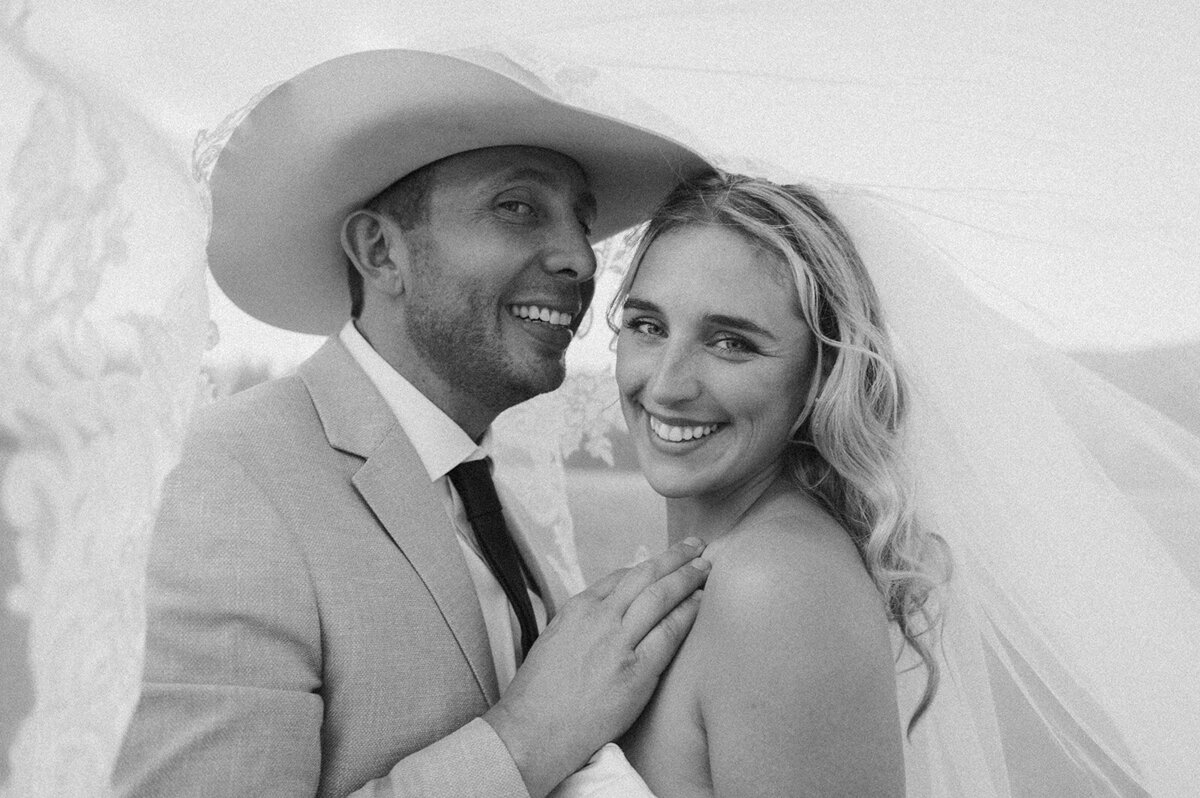 presley-gray-luxury-western-montana-wedding-8669