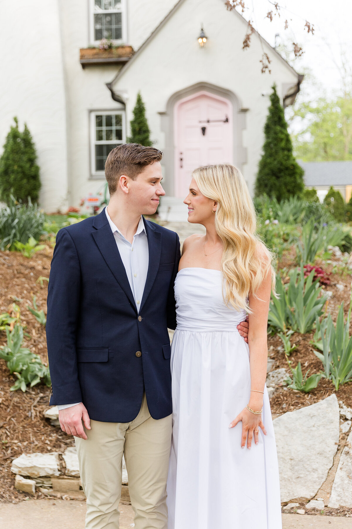 isabel and zach engagement sneak peeks . Bella Faith Photography 22