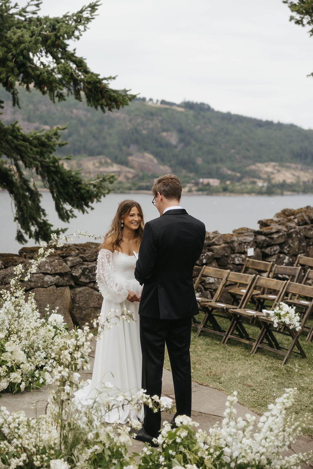 the-griffin-house-hood-river-wedding-photos-e+j-3182