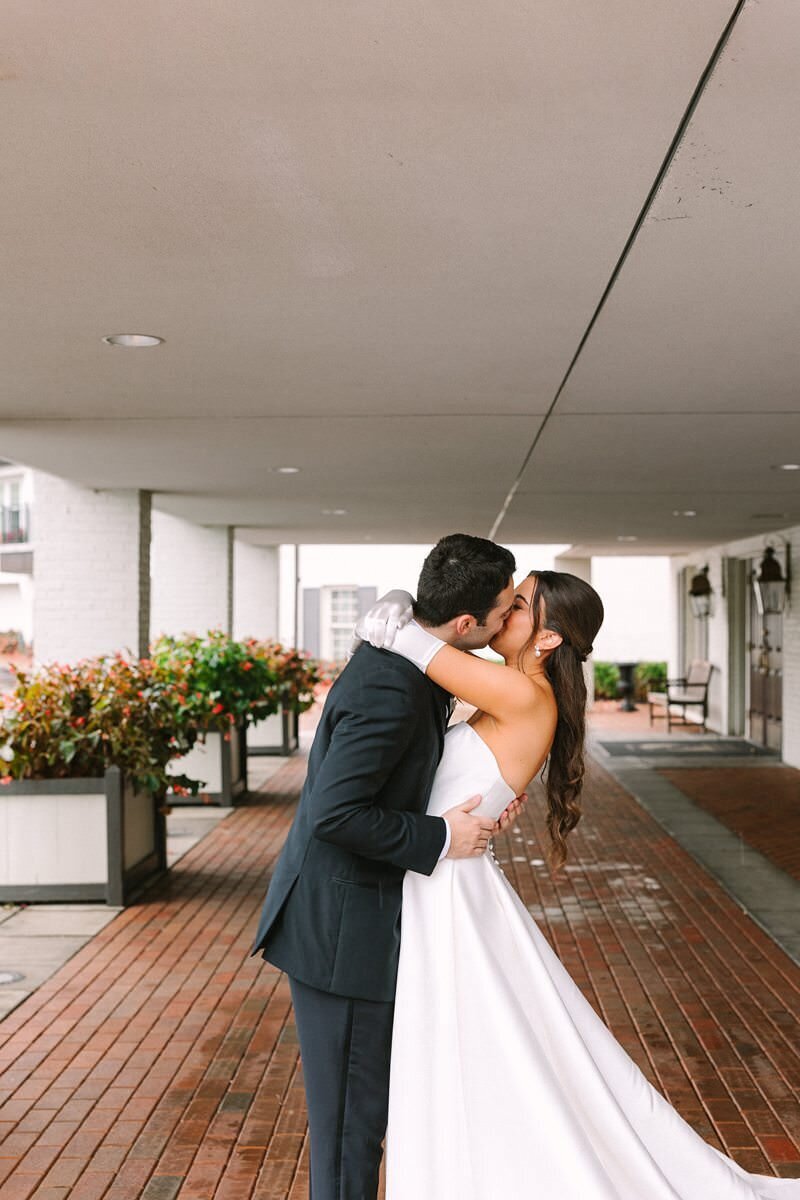 evansville-country-club-wedding-first-look-moment18