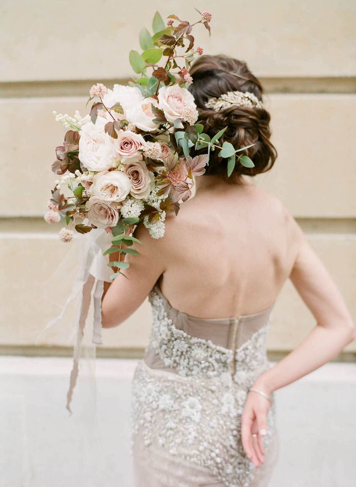 21-Paris-wedding-bouquet-Alexandra-Vonk-photography