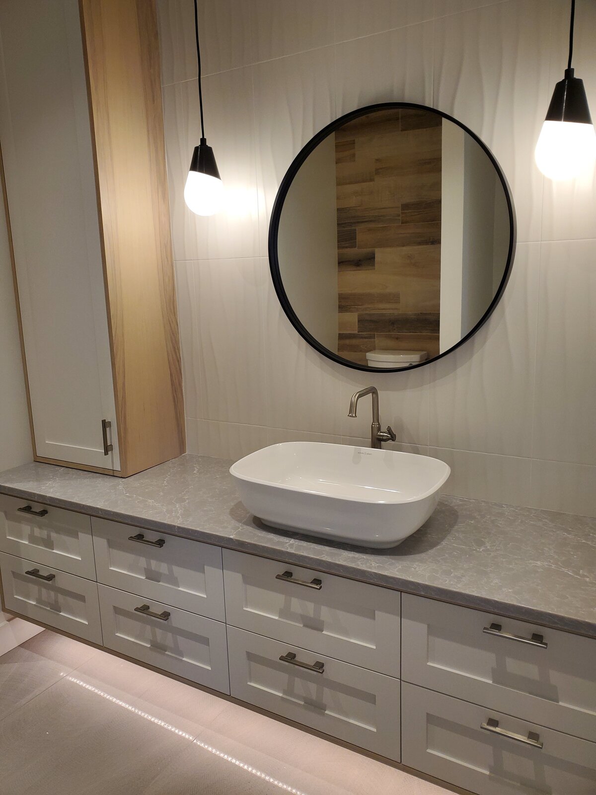 Jeengi- Lake Country-Bathroom-Pedestal Sink