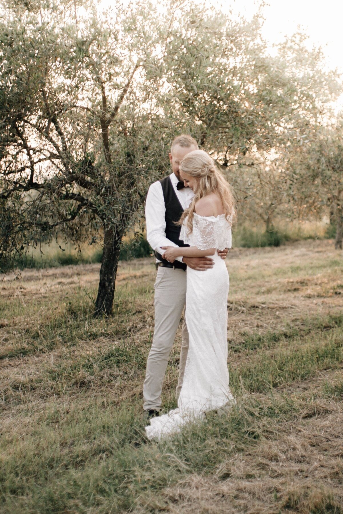 060_Tuscany_Destination_Wedding_Photographer-153_A tuscany wedding in the Chianti hills captured by Flora and Grace Wedding Photography. 