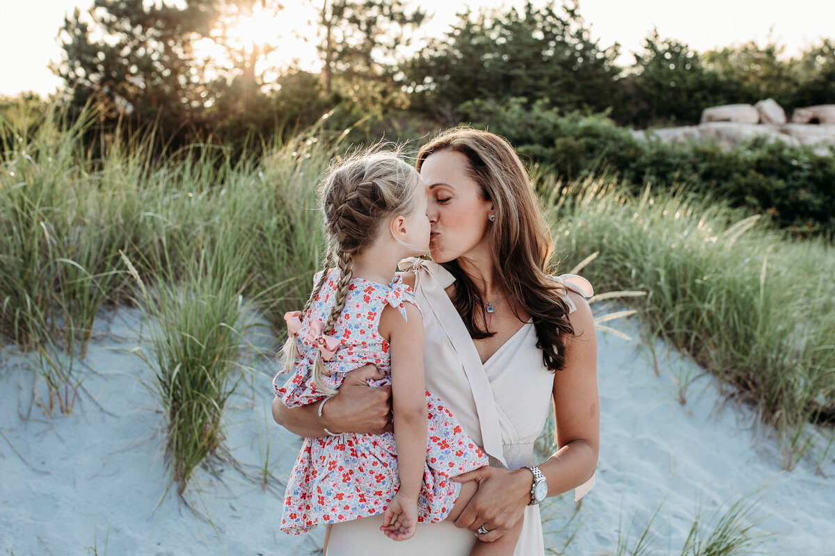 wingaersheek and good harbor beach family photos mom and daughter hugging