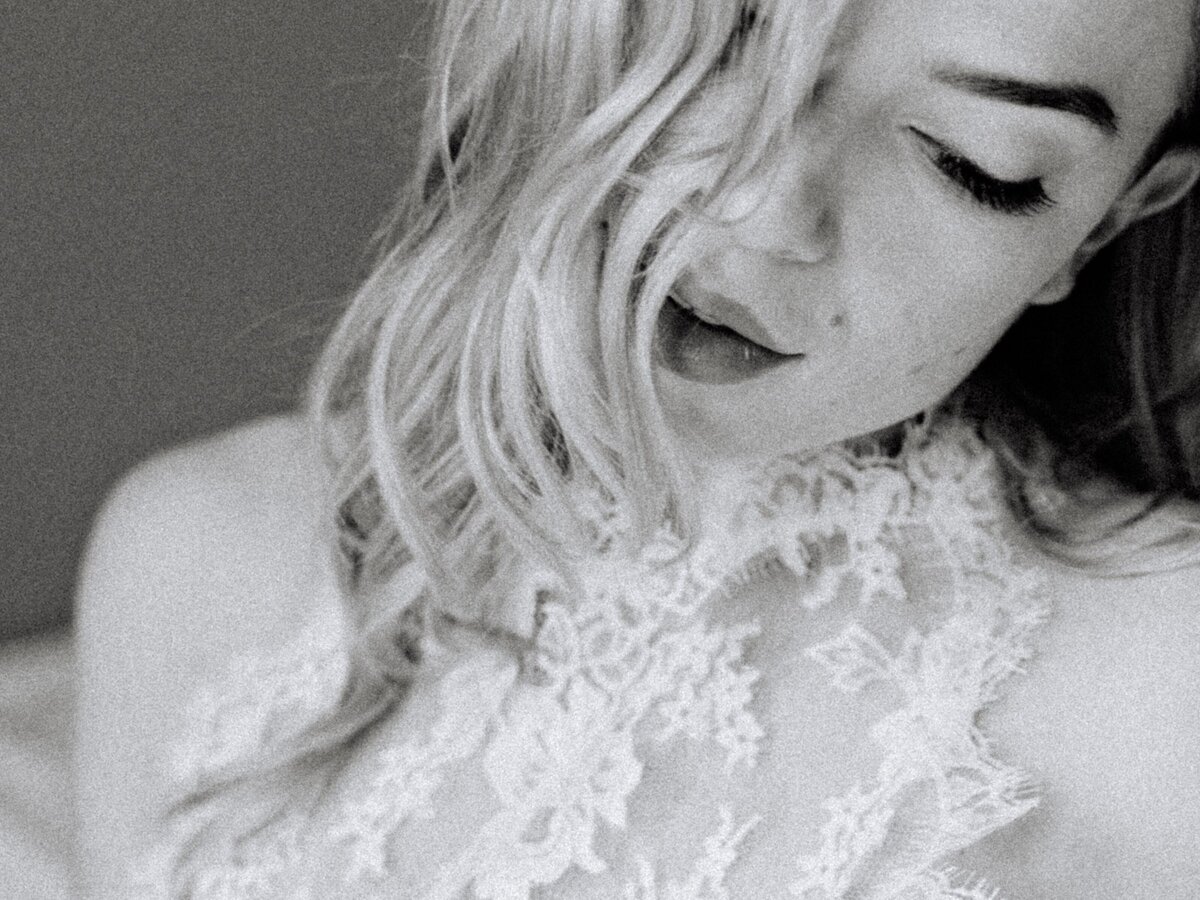 bridal boudoir portraits at the plaza-18