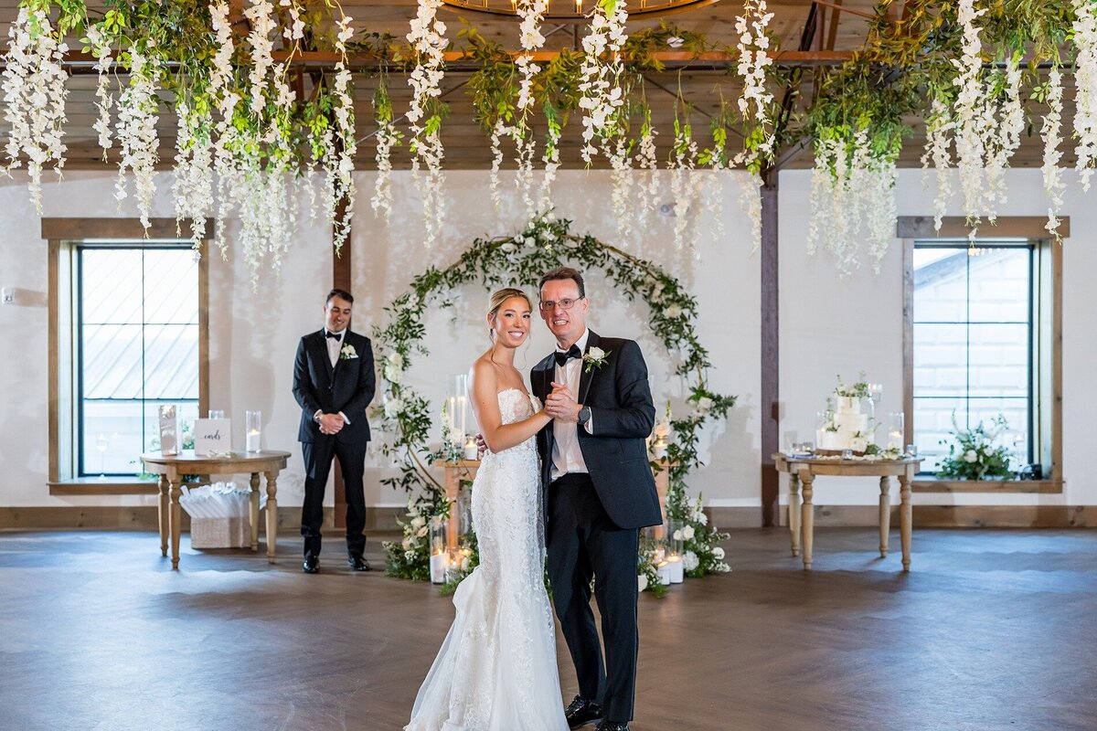 first-dance-renault-winery